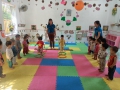 Hoạt động thể dục của các bé nhà trẻ B trường chính
