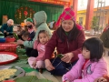 Hoạt động trải nghiệm “Gói bánh chưng ngày tết” của các bé trường Mầm non Đức Xuân.